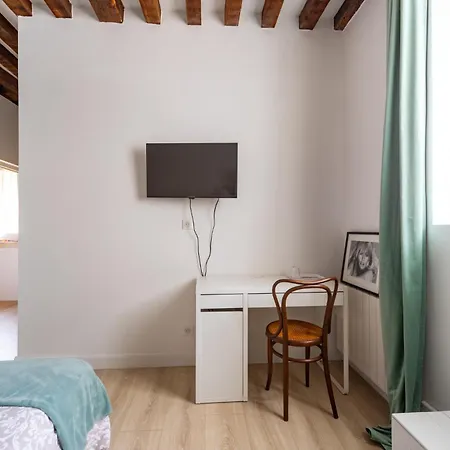 Le Clos De La Tour Couette-café 3*